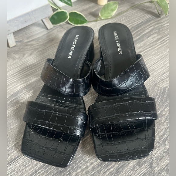 Marc Fisher Yori Crocodile Embossed Faix Leather Black Sandal. Size 8.5 - Picture 2 of 7